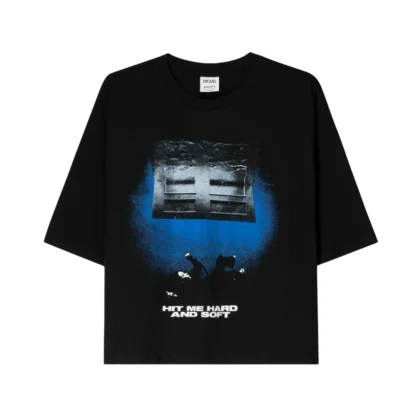 Camiseta estilo holgado oversized, con estampado en la parte delantera del álbum HIT ME HARD AND SOFT de Billie Eilish, de la marca Bershka