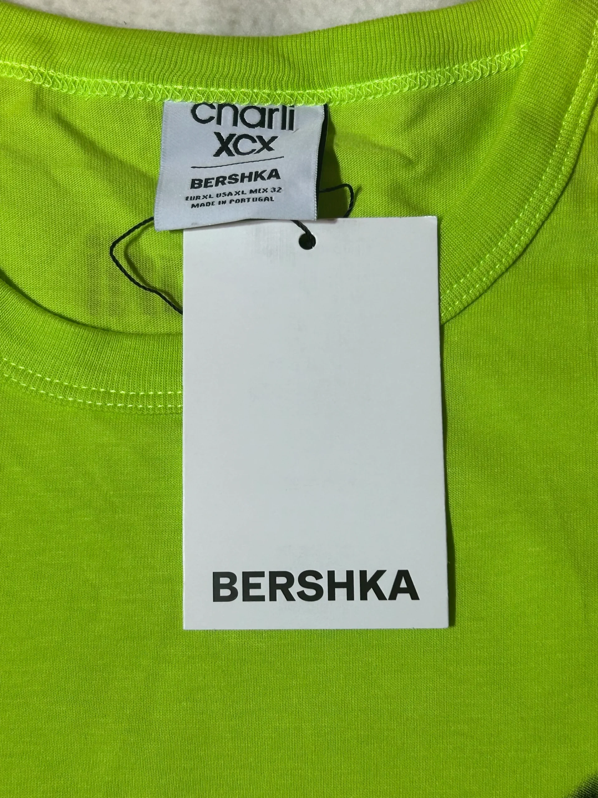 Camiseta brat - charli xcx de Bershka - Imagen 4