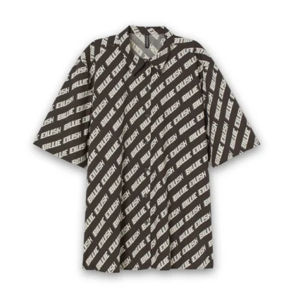 Camiseta de botones estilo oversized holgado color negro con letras de estilo racer logo color beige de Billie Eilish, de la marca H&M